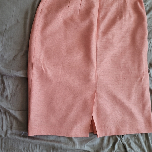 LE SUIT STRAIGHT SKIRT - Picture 2 of 4